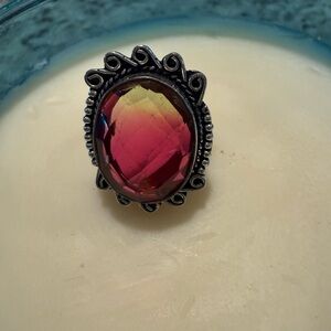 Elegant Red and Gold Oval Ring